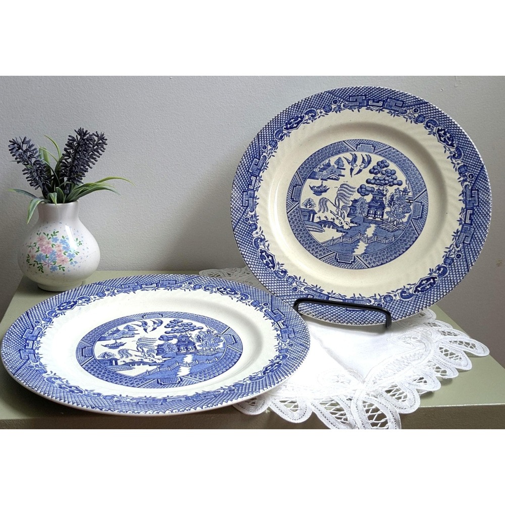 Pair of Blue Willow Luncheon Plates Barratts Staffordshire England 9.75